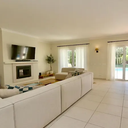 Villa Amendoeira 4 - Clever Details With Private 